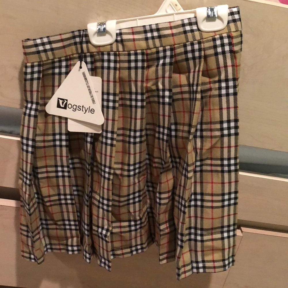 pleated plaid (burberry print) skirt